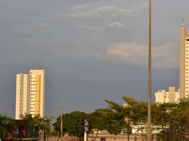  Apesar do c&eacute;u &quot;carregado&quot;, meteorologia n&atilde;o prev&ecirc; chuva para Capital