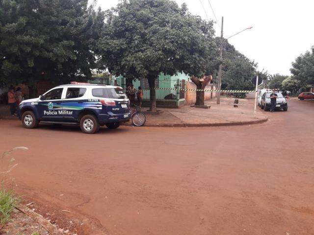 Ap&oacute;s ouvirem gritos, vizinhos encontram vendedora morta em casa