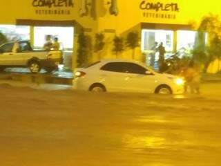 Temporal de 46 milímetros alaga ruas e causa transtornos em MS Temporal de 46 milímetros alaga ruas e causa transtornos em MS