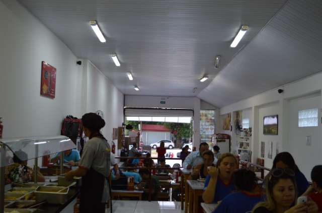 Almo&ccedil;ar diariamente fora de casa chega a custar R$ 600 por m&ecirc;s