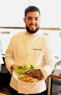 Chef Rodrigo Carvalho mostra prato do Meat&#039;s House.