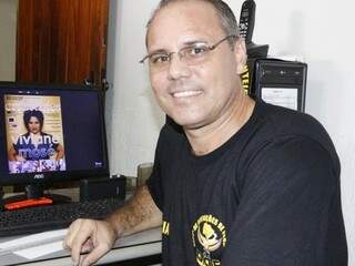 Rogério Fernandes é escritor, policial militar e assessor de comunicação do DOF (Foto: Helio de Freitas)