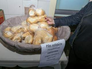 Cesta agora fica na entrada da padaria. (Foto: Paulo Francis)