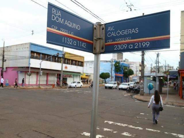  Mulher de 84 anos morre ap&oacute;s ser atropelada por carro na Cal&oacute;geras 