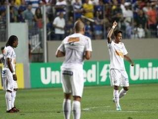 Neymar brilhou em goleada fora de casa e é aplaudido pela torcida cruzeirense (Foto: Superesportes)