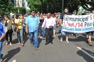 A greve começou na quinta-feira (6) e chegou ao 5º dia hoje (10) (Foto: Marcelo Calazans)