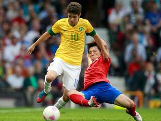 Seleção brasileira, que tem no meia Oscar uma de suas apostas, pega o México pela conquista inédita do futebol masculino. (Foto: Reuters)