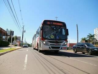 Ônibus linha 061 na avenida Afonso Pena. (Foto: Marcos Ermínio/Arquivo).