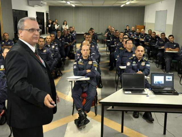 Guarda Municipal inicia curso de prepara&ccedil;&atilde;o para o uso de armas de fogo