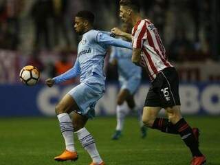 No próximo jogo o Grêmio precisa vencer por 1 a 0 para usar o gol marcado fora de casa a seu favor e passar.  (Foto: EFE/Demián Estévez/GE)