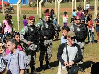 Vinte policiais da Força Nacional de Segurança já estão no local do conflito em Caarapó (Foto: Helio de Freitas)
