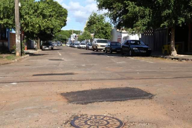 Moradores questionam prioridade de tapa-buraco em vias de pouco movimento