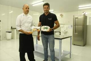 O chef Marcus Araújo ao lado do idealizador da comida saudável congelada, Leonardo Gralha (Foto: Marcos Ermínio)