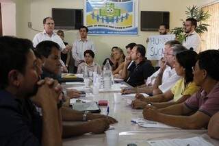 Sebastião Nogueira durante reunião do Conselho de Saúde; secretário diz que hospitais estão sucateados (Foto: Eliel Oliveira)