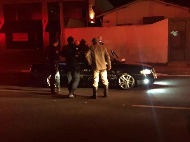 Homem &eacute; baleado com 4 tiros em rua na Mata do Jacinto 