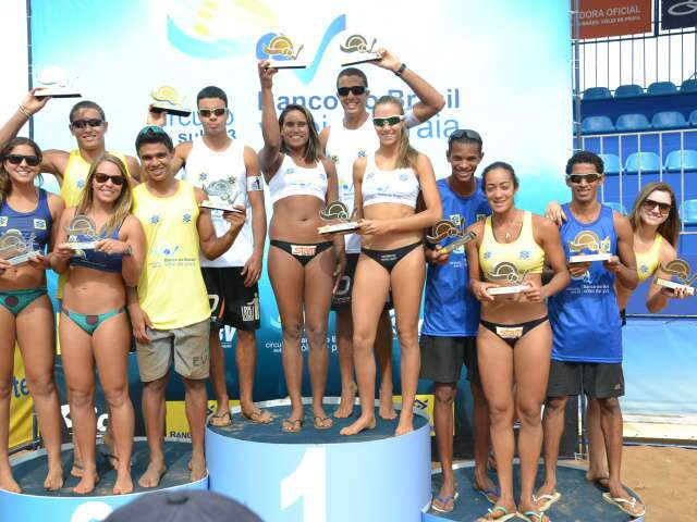  Sem se falar, irm&atilde;os vencem etapa do Circuito sub-23 de v&ocirc;lei de areia 