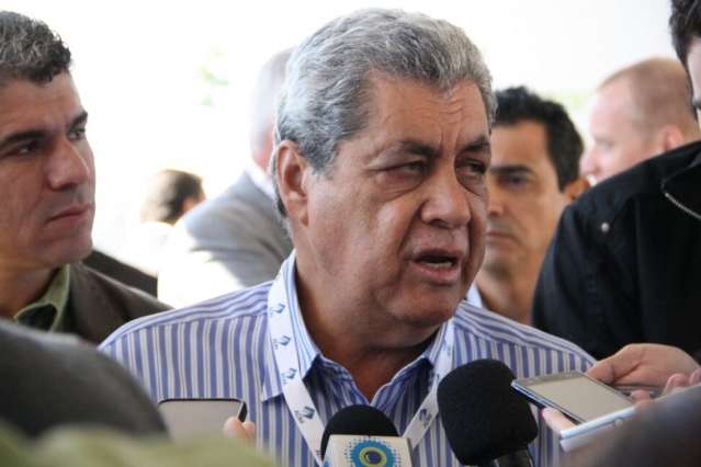Fam&iacute;lias que invadiram terreno ao lado de nova f&aacute;brica v&atilde;o ser retiradas