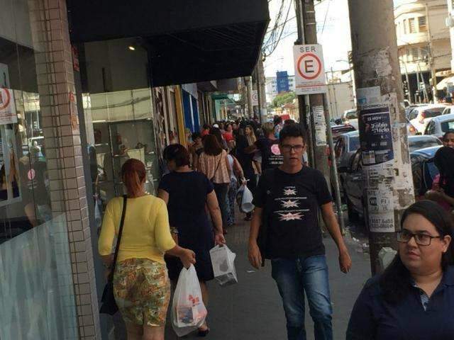 Libera&ccedil;&atilde;o de sal&aacute;rios garante sexta-feira movimentada no Centro
