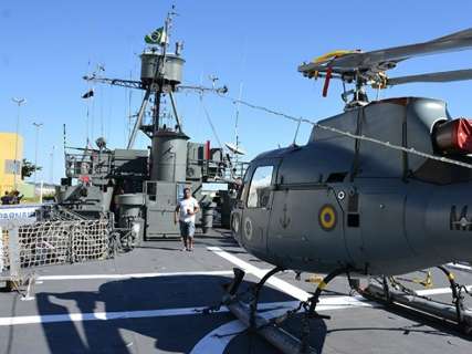 Em comemoração à batalha histórica, Marinha abre navios à visitação