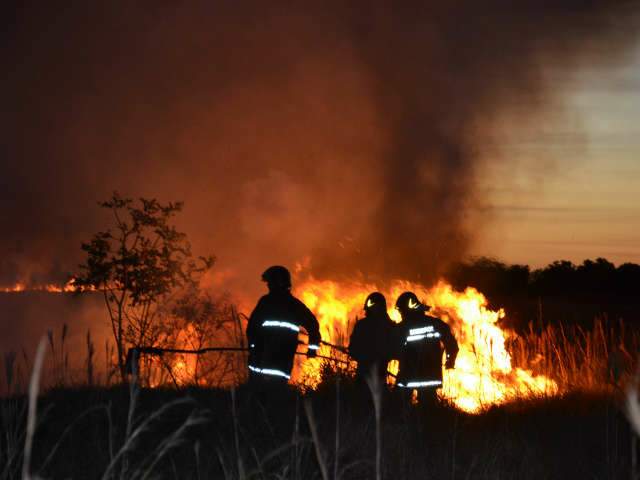  Inc&ecirc;ndio atinge fazenda do grupo Cutrale na sa&iacute;da para Sidrol&acirc;ndia