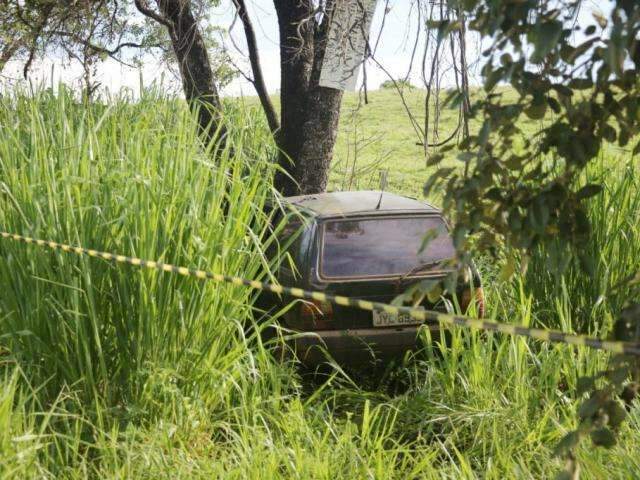 Motorista morre ap&oacute;s sair da pista e colidir Uno em &aacute;rvore na MS-080