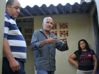 Moradores estão revoltados com episódio e tentam denunciar o caso. (Foto: Alcides Neto)