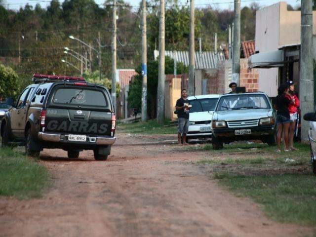 Foragido &eacute; baleado em confronto com a pol&iacute;cia e preso no Jardim Noroeste