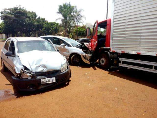 Motorista embriagado &eacute; preso ap&oacute;s causar acidente envolvendo tr&ecirc;s ve&iacute;culos