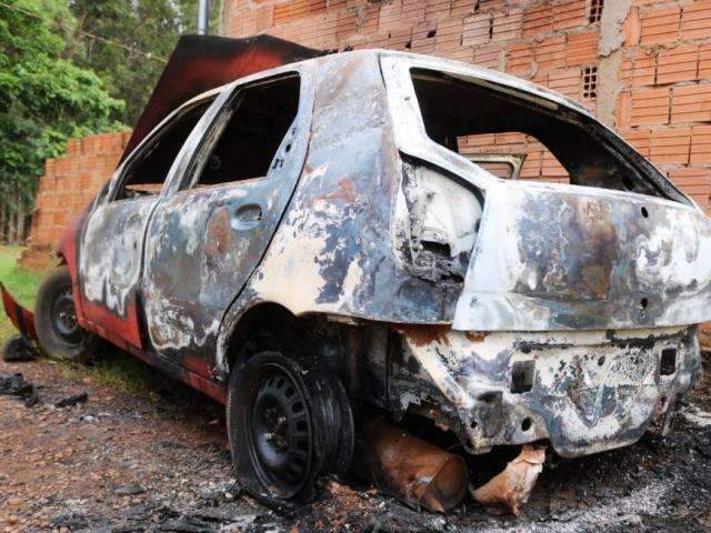 Em pouco mais de duas horas, dois ve&iacute;culos s&atilde;o incendiados na Capital 