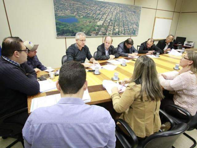 Mesmo com esc&acirc;ndalo, prefeitura quer ampliar funcion&aacute;rios terceirizados