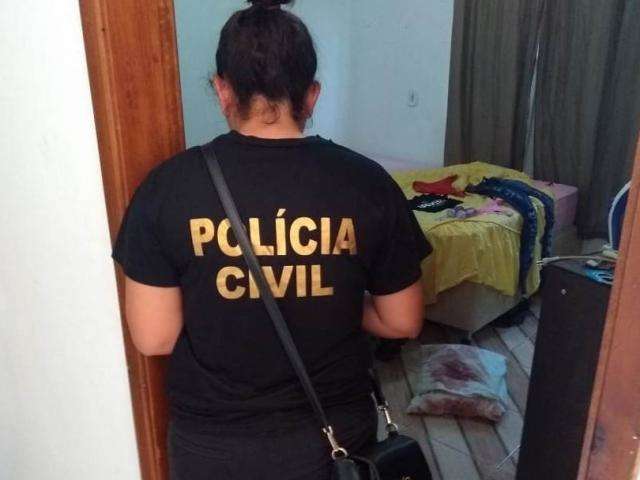Ap&oacute;s estranhar sumi&ccedil;o, mulher encontra amiga morta no quarto