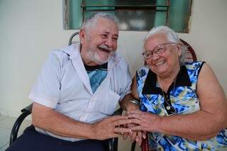 60 anos de casamento é motivo de orgulho e muita alegria na vida deles. (Foto: Marcos Ermínio)