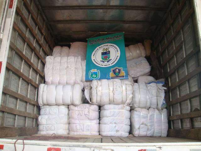  PMA faz maior apreens&atilde;o de roupas, 7t transportadas em caminh&atilde;o de mudan&ccedil;a