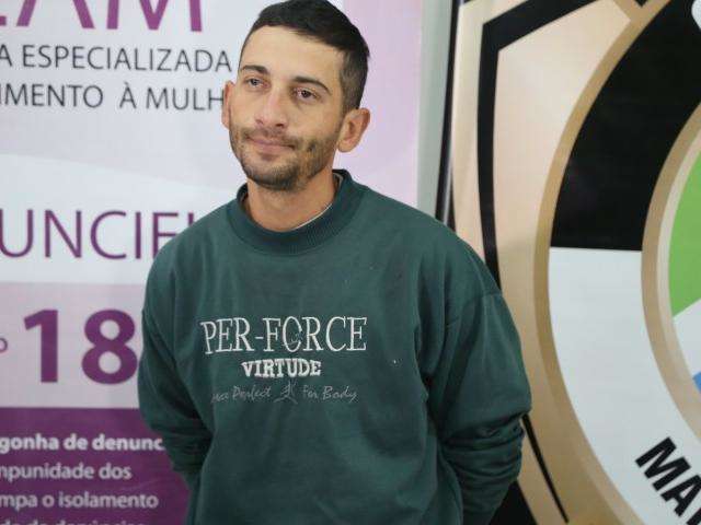 Vai a j&uacute;ri homem que matou ex a facadas e fugiu para casa do namorado