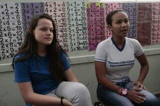 Andressa e Camila contam a experiência de ter participado pela primeira vez de um projeto de matemática. (Foto: Cleber Gellio)