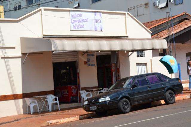 Bandidos invadem lanchonete, rendem idoso e roubam R$ 600