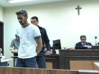 Edmauro Gamarra Vieira durante a sessão de julgamento. (Foto: O Pantaneiro) 