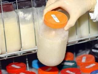 O leite doado é estocado em uma rede de bancos de leite, e é usado principalmente para alimentar prematuros (Foto/Arquivo: Agência Brasil)
