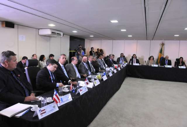 Em Bras&iacute;lia, secret&aacute;rio de MS defende pol&iacute;tica nacional a estados de fronteira