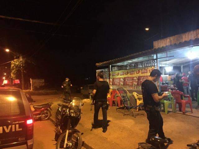 Acusado de furtar alian&ccedil;as de R$ 8 mil &eacute; detido festejando crime em bar