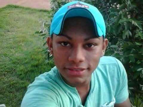 Pol&iacute;cia prende acusado de matar jovem homossexual a facadas