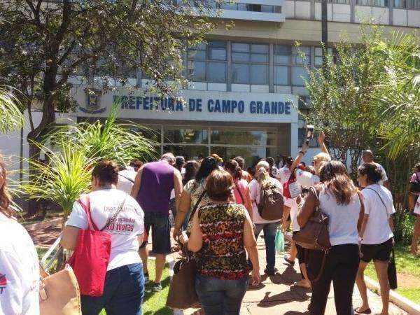 Reajuste de servidores s&oacute; ser&aacute; depositado em dezembro, dizem secret&aacute;rios