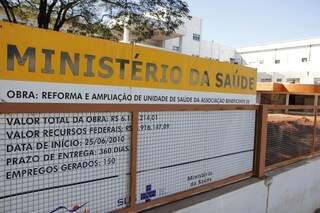 Obra de novo hospital está parada em Campo Grande.  (Foto: Cleber Gellio)