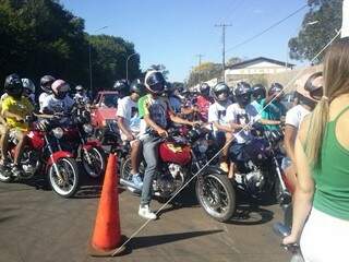 1º Wheeling Fest Beneficente reuniu vários motociclistas, inclusive famílias. (Foto: Divulgação)