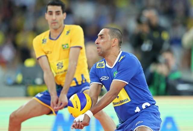 Ap&oacute;s ouro ol&iacute;mpico, Serginho se despede de Sele&ccedil;&atilde;o com vit&oacute;ria e festa