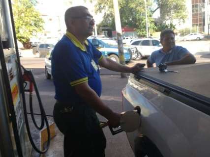 Disputa entre postos faz gasolina ser vendida a R$ 3,07 na Capital 