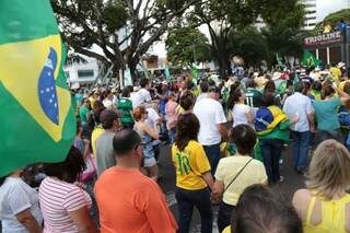Protesto percorreu a Avenida Afonso Pena na tarde deste domingo, em Campo Grande (Foto: Fernando Antunes)