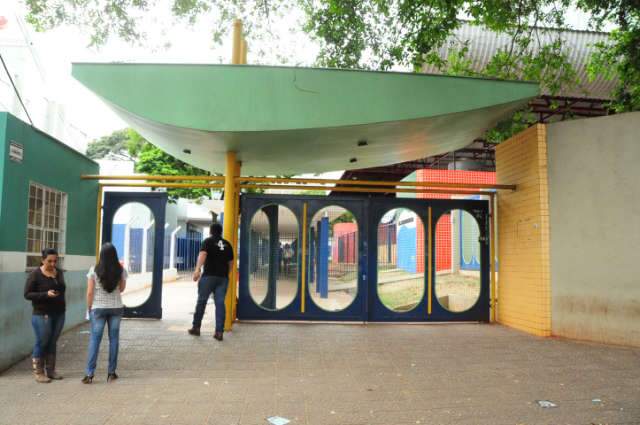  Estudante que feriu colega com estilete j&aacute; pediu transfer&ecirc;ncia do col&eacute;gio