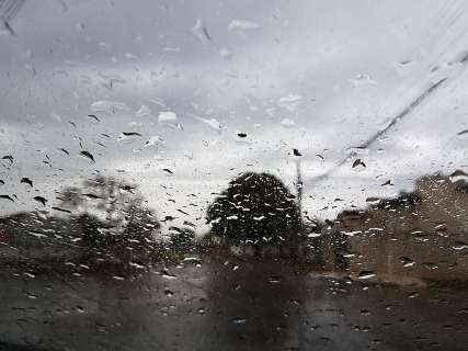 No sexto dia seguido, chuva anuncia chegada do frio em Campo Grande