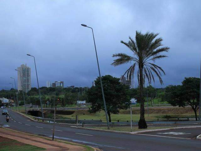 Domingo amanhece nublado e term&ocirc;metros n&atilde;o passam dos 25&ordm;C
